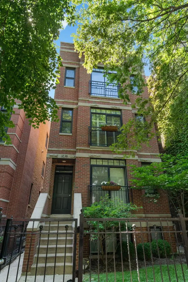 3238 N Kenmore Avenue #2, Chicago, IL 60657