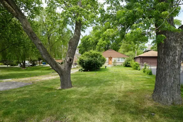 Address Withheld By Seller, Mount Prospect, IL 60056