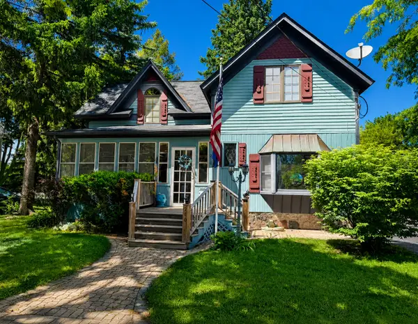 210 W Crystal Lake Avenue, Crystal Lake, IL 60014