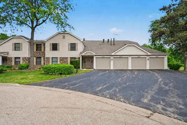 5235 Rockpointe Court #5235, Gurnee, IL 60031
