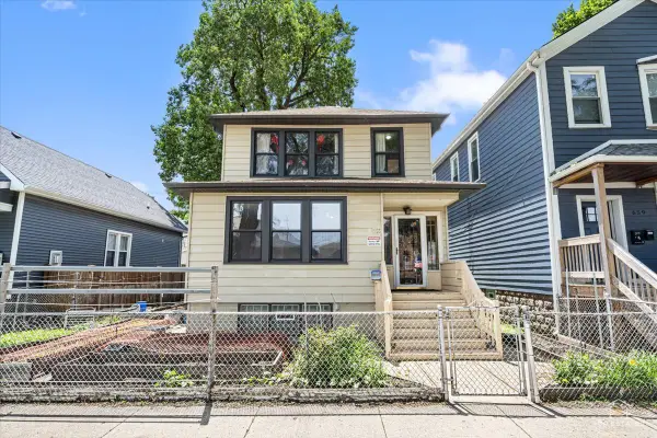 655 W 43rd Place, Chicago, IL 60609