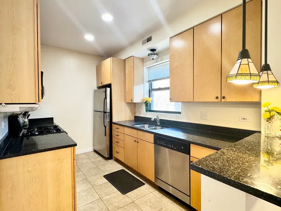6827 N Lakewood Avenue #2E, Chicago, IL 60626 - #2