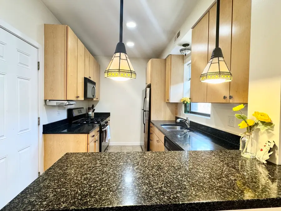 6827 N Lakewood Avenue #2E, Chicago, IL 60626 - #3