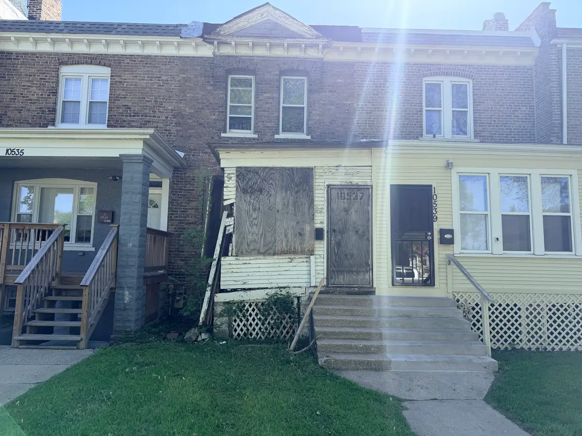 10537 S Corliss Avenue, Chicago, IL 60628 - #1