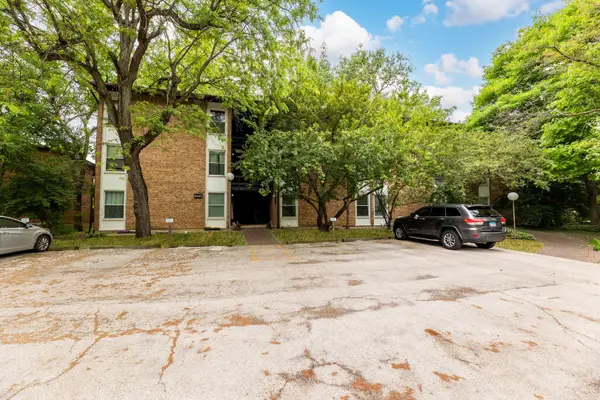 5537 E Lake Drive #B, Lisle, IL 60532