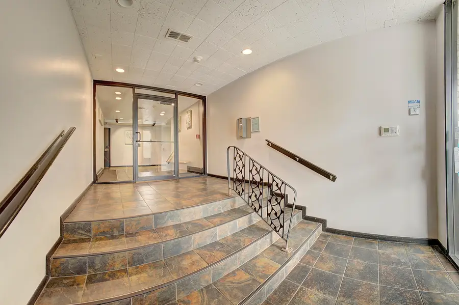 9740 S Pulaski Road #105, Oak Lawn, IL 60453 - #3