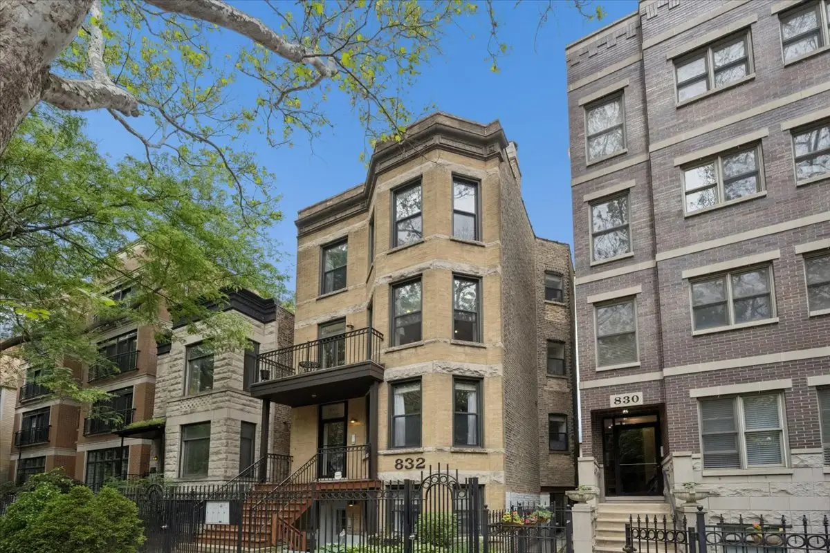832 W Roscoe Street #2, Chicago, IL 60657 - #1