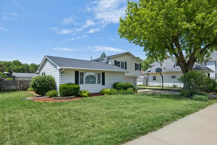 604 N 4th Street, Clinton, IA 52732 - #3