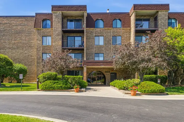 2100 Valencia Drive #102B, Northbrook, IL 60062