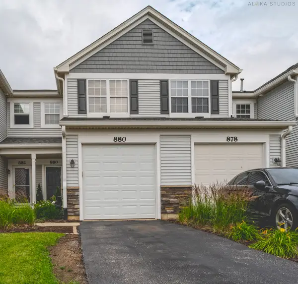 880 Genesee Drive, Naperville, IL 60563