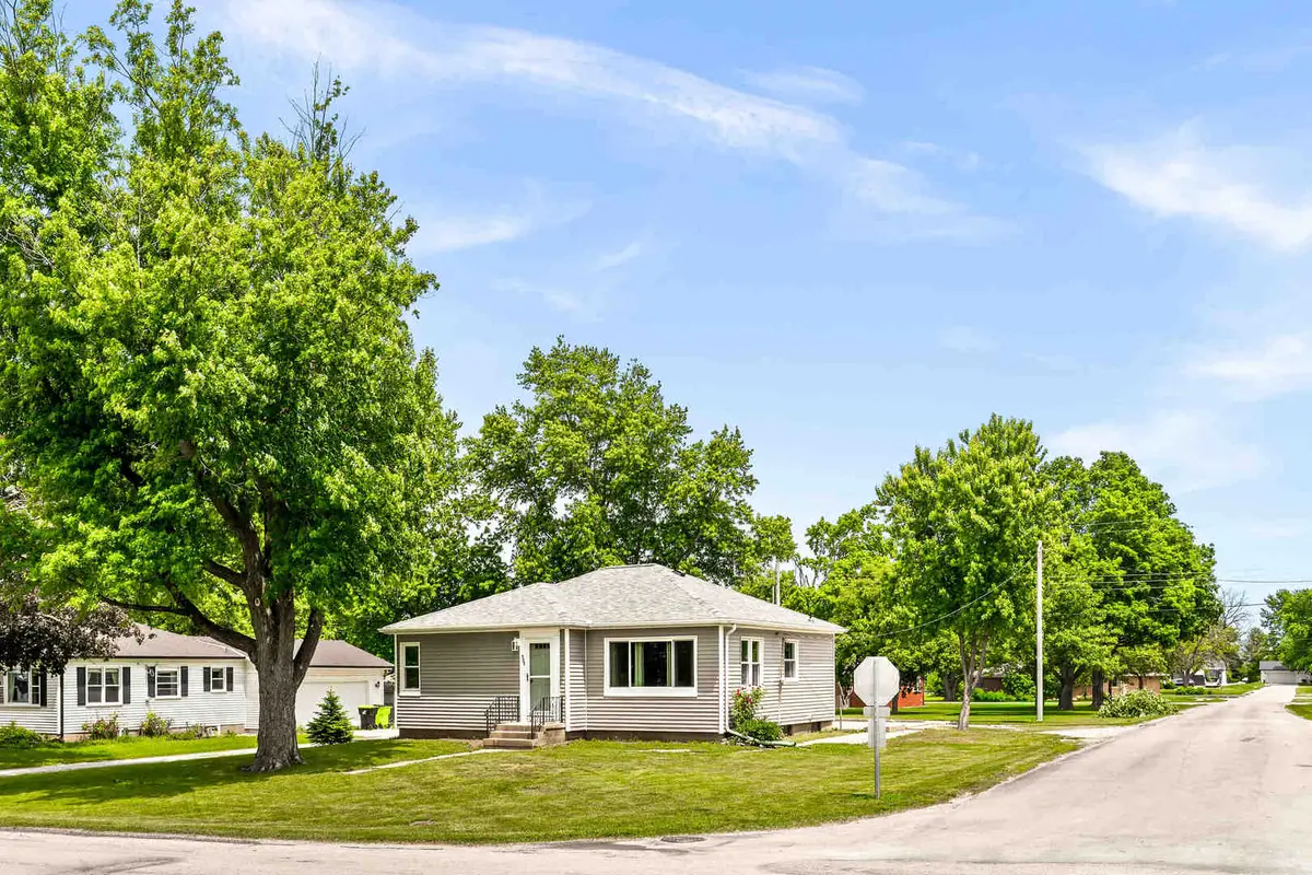 525 Grant Street, Chenoa, IL 61726 - #1