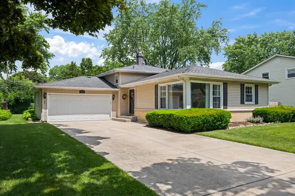 1114 E Dogwood Lane, Mount Prospect, IL 60056