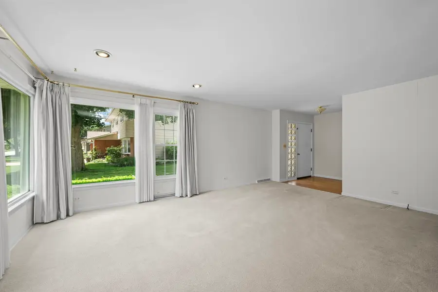 1114 E Dogwood Lane, Mount Prospect, IL 60056 - #3
