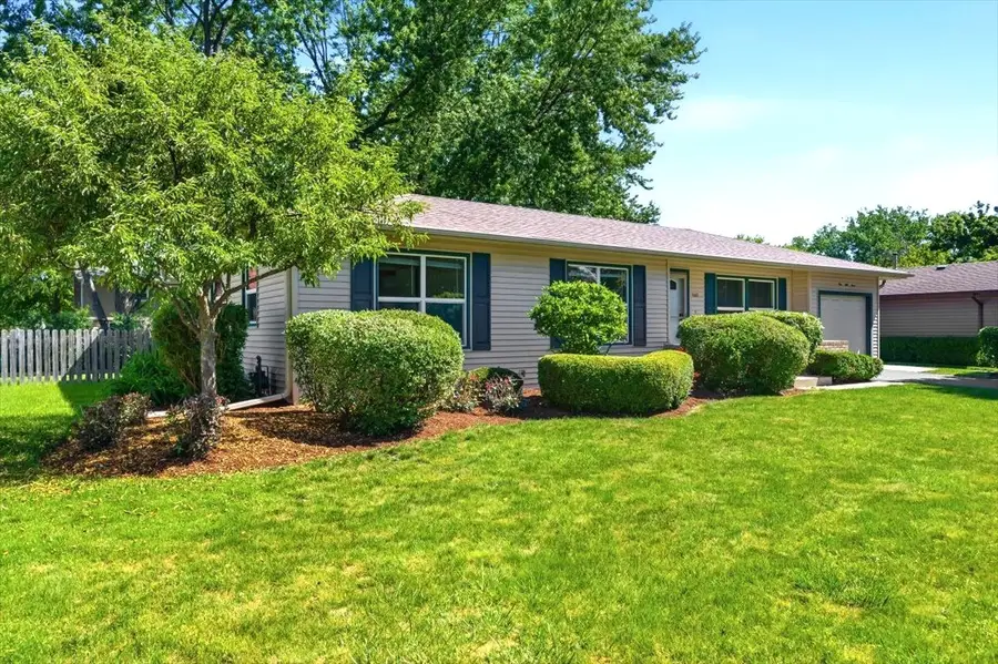 567 Northampton Circle, Elk Grove Village, IL 60007 - #2