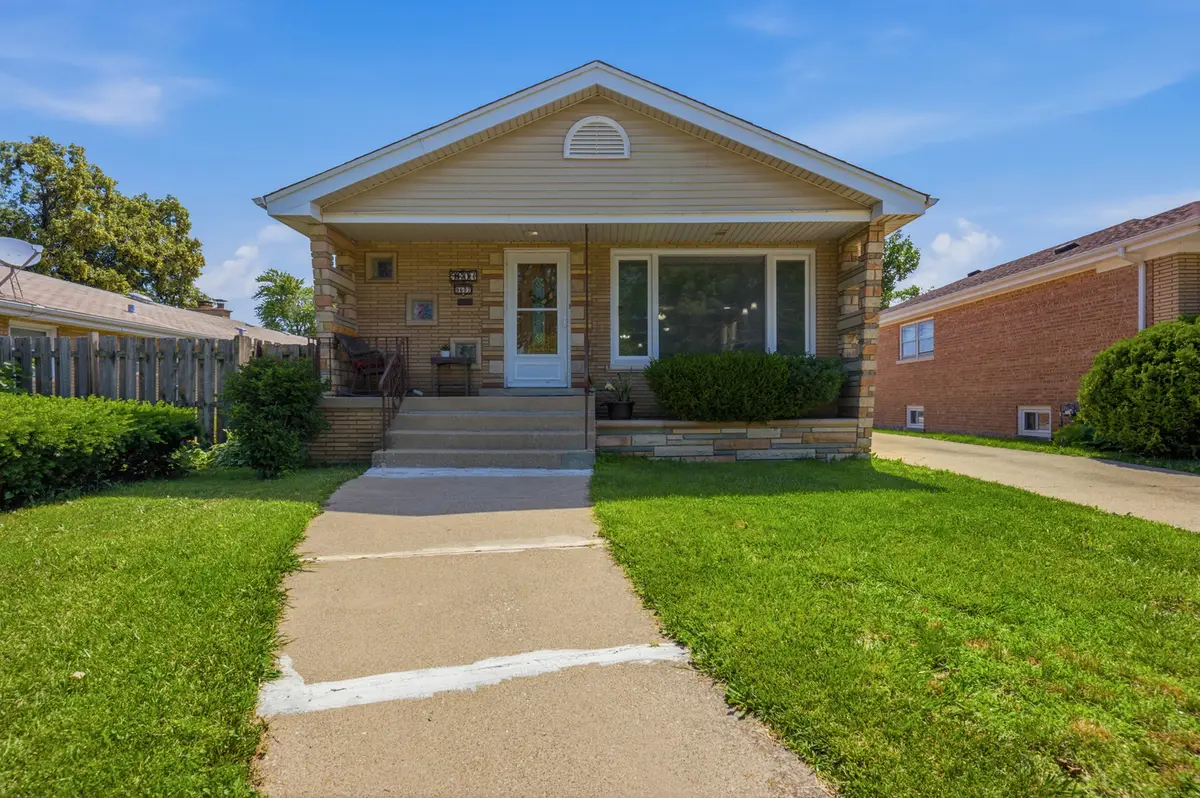 9607 S Sacramento Avenue, Evergreen Park, IL 60805 - #1