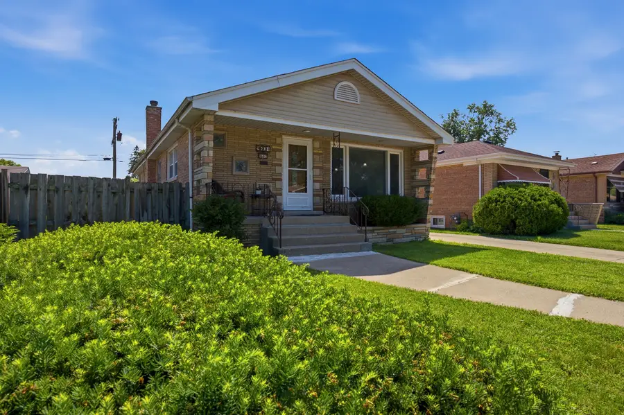 9607 S Sacramento Avenue, Evergreen Park, IL 60805 - #3