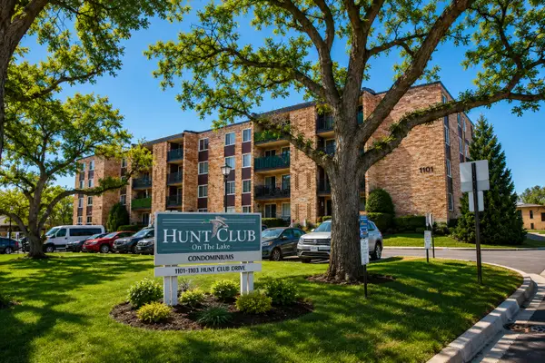 1101 S Hunt Club Drive #403, Mount Prospect, IL 60056