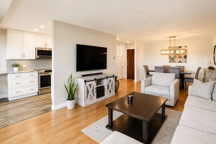 1101 S Hunt Club Drive #403, Mount Prospect, IL 60056 - #3