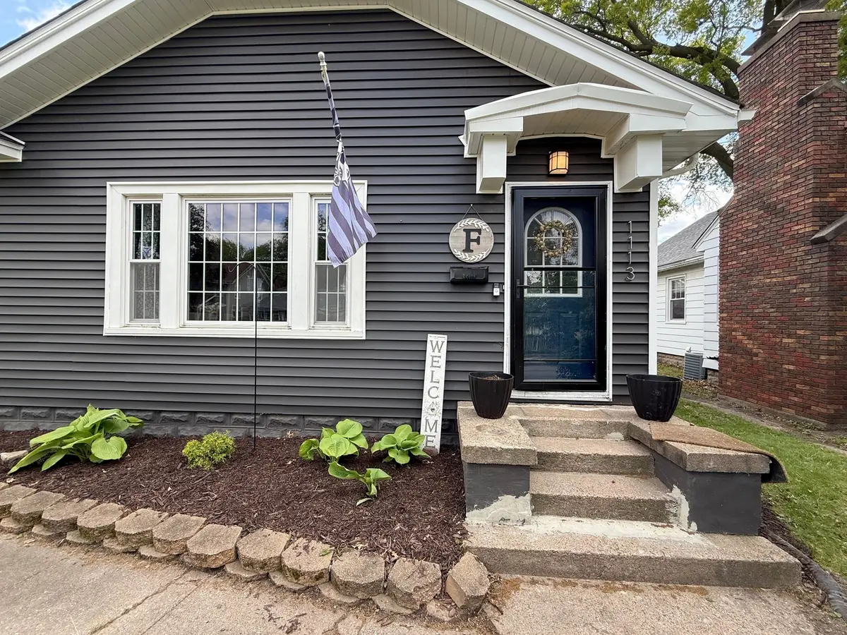 1113 E Central Park Avenue, Davenport, IA 52803 - #1