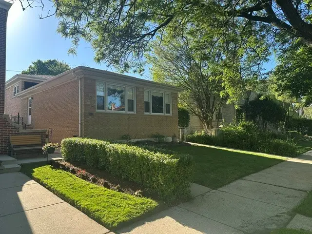 6034 N Bernard Street, Chicago, IL 60659 - #1