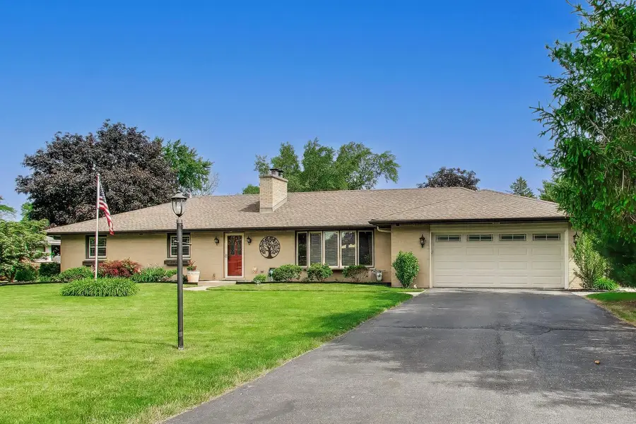 16 S Wildwood Drive, Prospect Heights, IL 60070 - #2