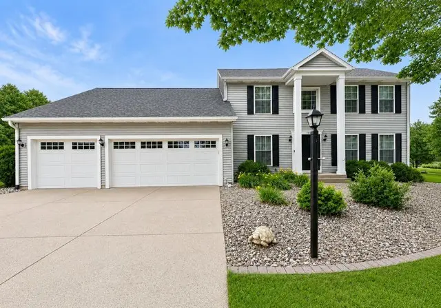 2520 Buckingham Avenue, Bettendorf, IA 52722 - #1