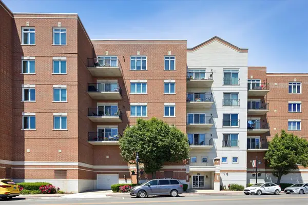 8822 Brookfield Avenue #405, Brookfield, IL 60513