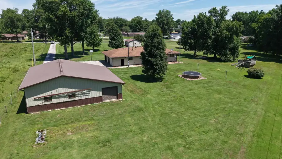 501 Harrison Street, Waltonville, IL 62894 - #2