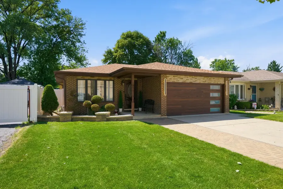 8320 Lamon Avenue, Burbank, IL 60459 - #3