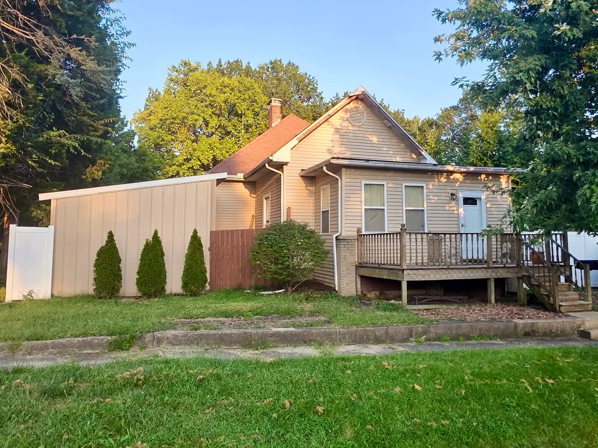 216 S George Street, Clinton, IL 61727 - #1
