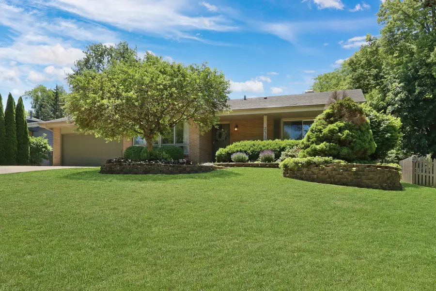 2313 Carriage Lane, Lindenhurst, IL 60046 - #2