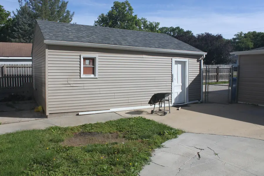 904 Park Avenue, Bettendorf, IA 52722 - #3