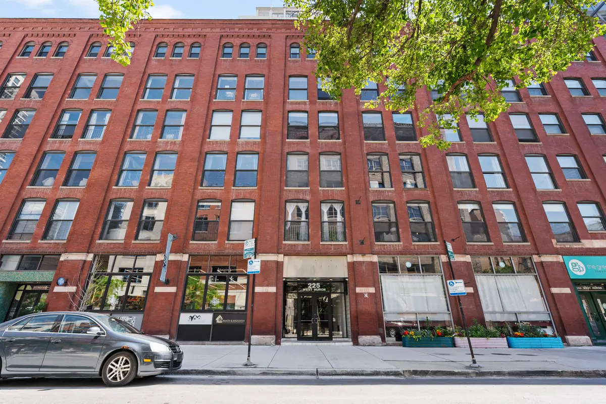 225 W Huron Street #209, Chicago, IL 60654 - #1