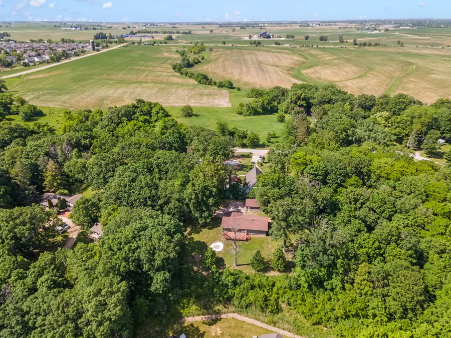 1122 Woodland Lane, Le Claire, IA 52753 - #2