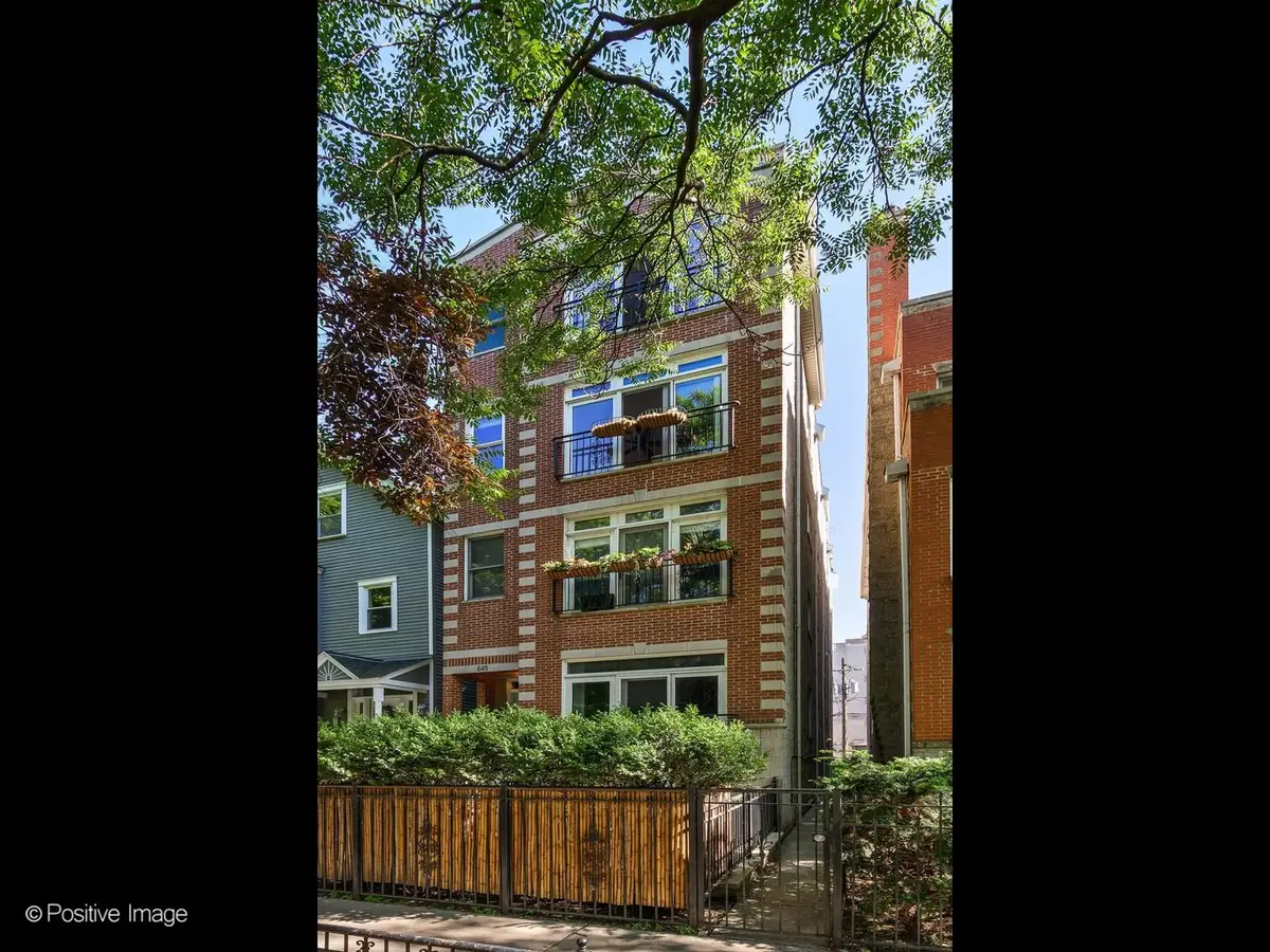 645 W Briar Place #3, Chicago, IL 60657 - #1