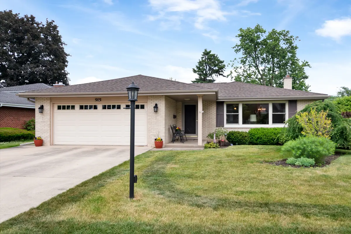 915 S See Gwun Avenue, Mount Prospect, IL 60056 - #1