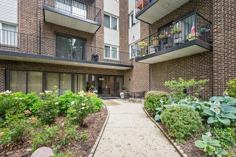 1200 W Northwest Highway #109, Mount Prospect, IL 60056 - #2
