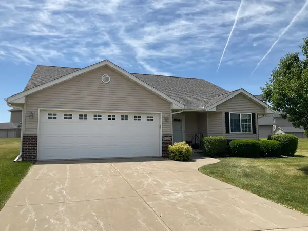 3204 S 20th Avenue Court, Eldridge, IA 52748
