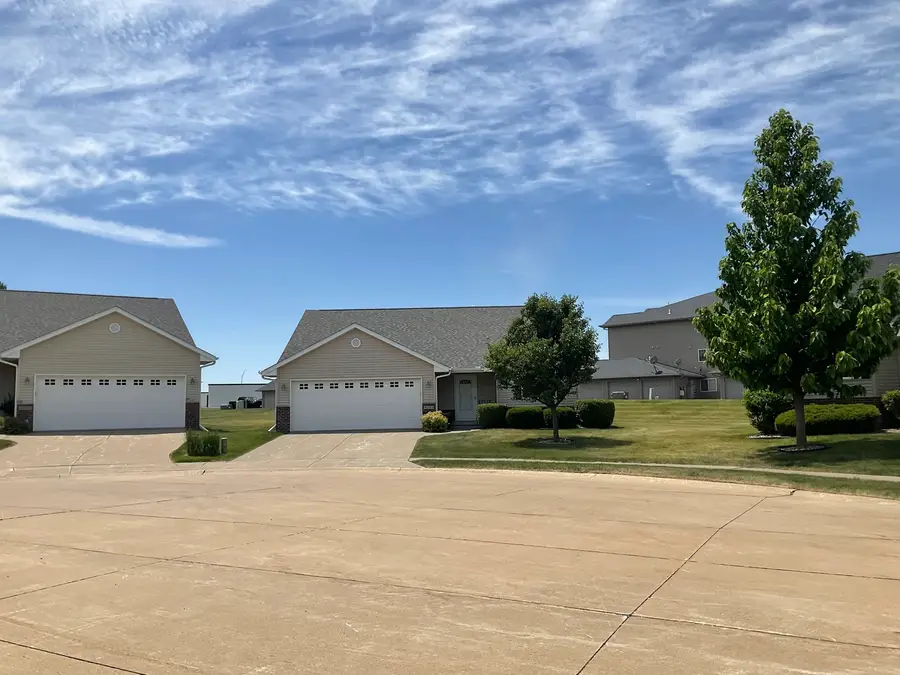 3204 S 20th Avenue Court, Eldridge, IA 52748 - #2