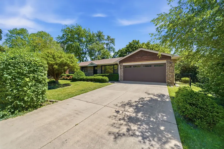 1801 N Iris Drive, Palatine, IL 60074 - #2