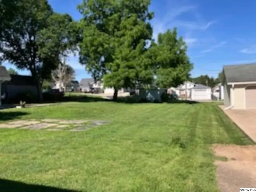 808 S 18th, Quincy, IL 62301 - #2
