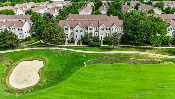 2428 Courtyard Circle #3, Aurora, IL 60506