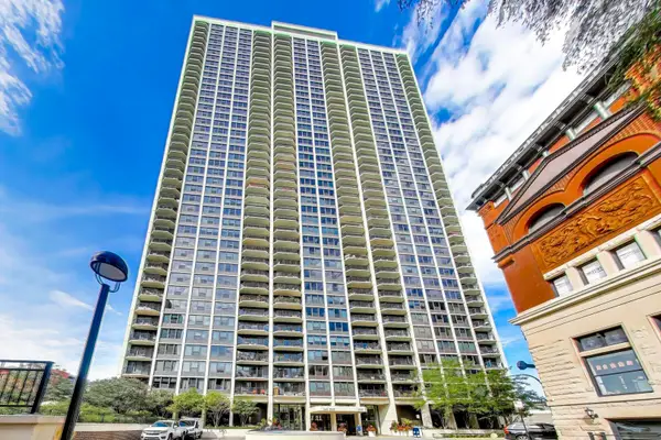 1560 N Sandburg Terrace #315J, Chicago, IL 60610