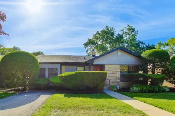 8631 E Prairie Road, Skokie, IL 60076