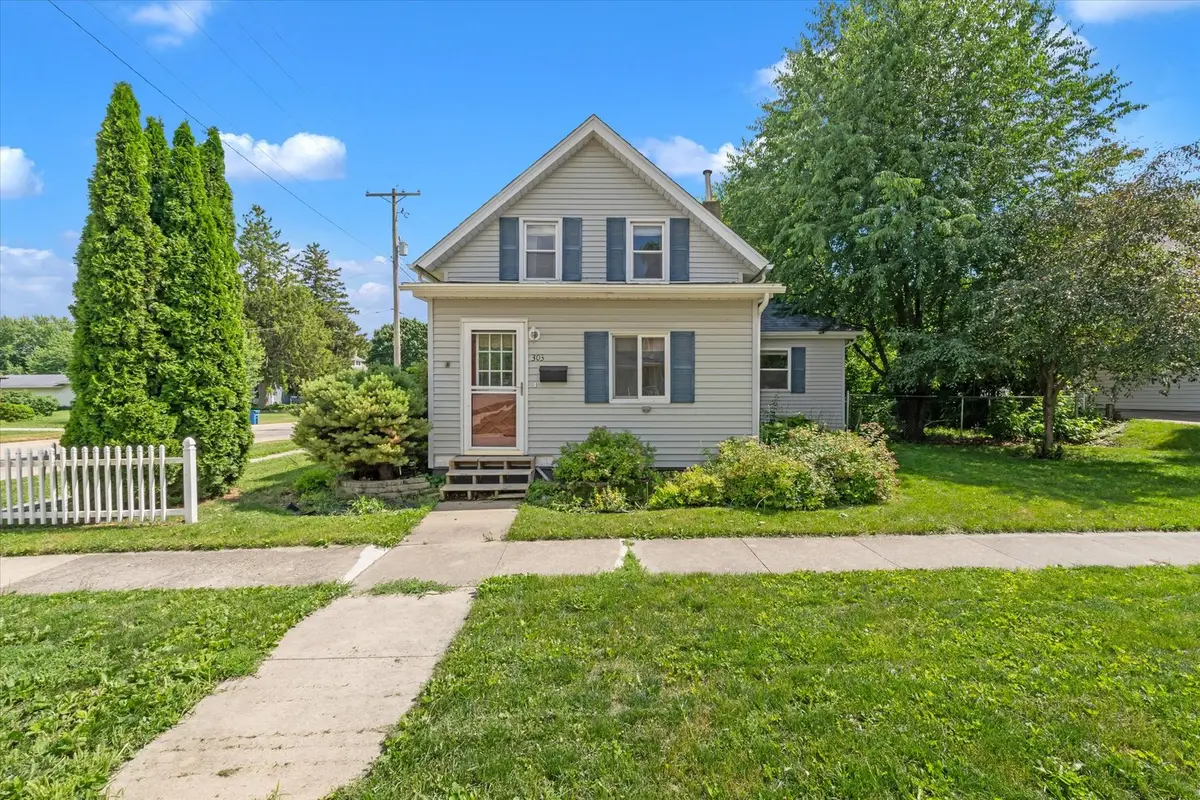 303 8th Street, Dewitt, IA 52742 - #1