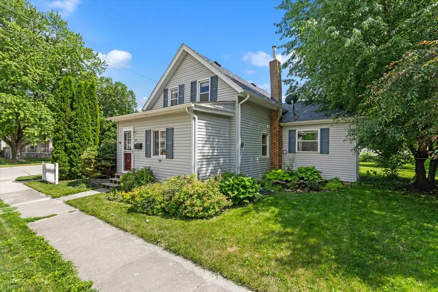 303 8th Street, Dewitt, IA 52742 - #2