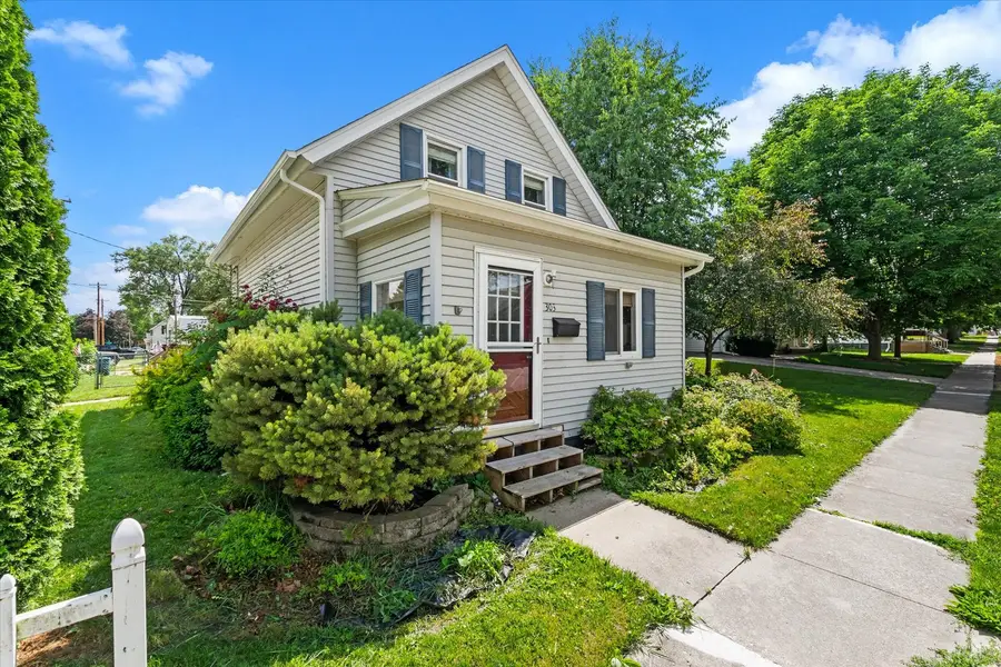 303 8th Street, Dewitt, IA 52742 - #3