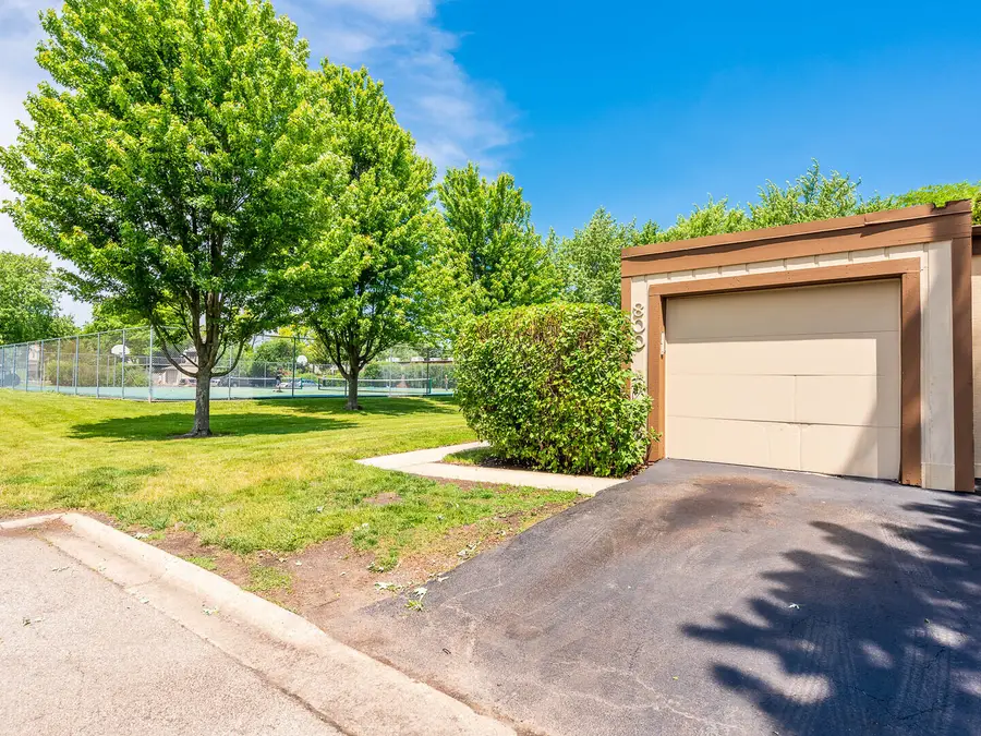 800 Shawnee Trail, Roselle, IL 60172 - #2