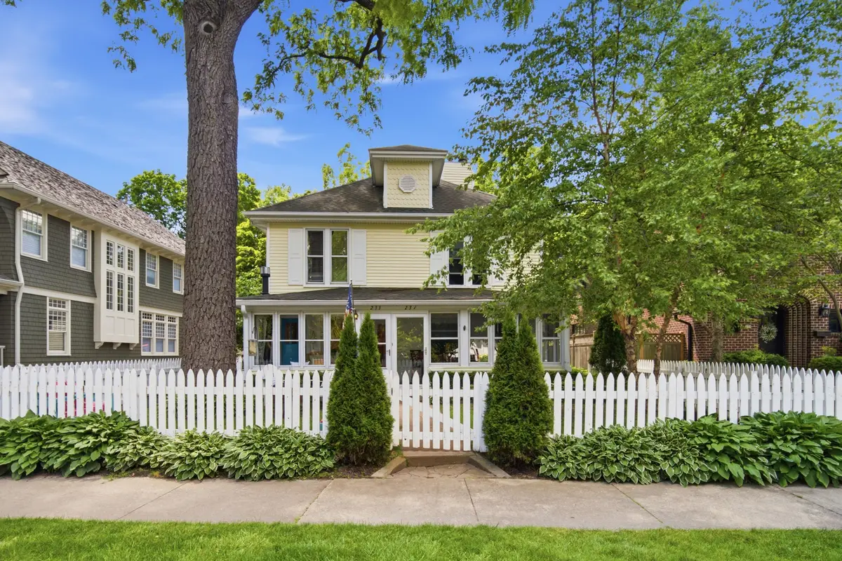 233 E Center Avenue, Lake Bluff, IL 60044 - #1