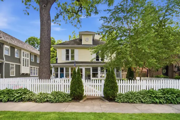 233 E Center Avenue, Lake Bluff, IL 60044